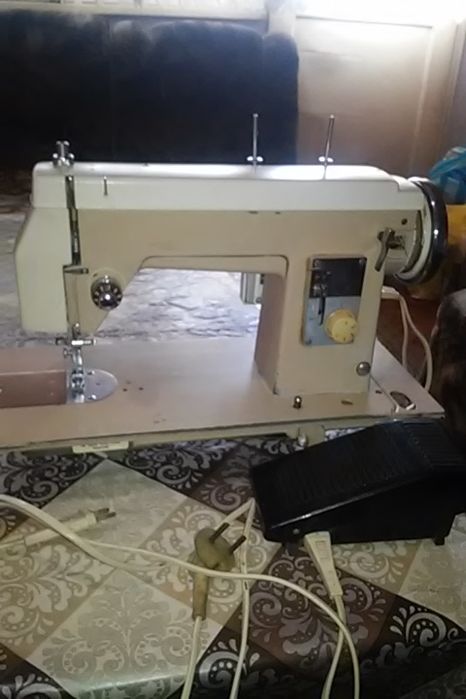 Профисионална шевна машина