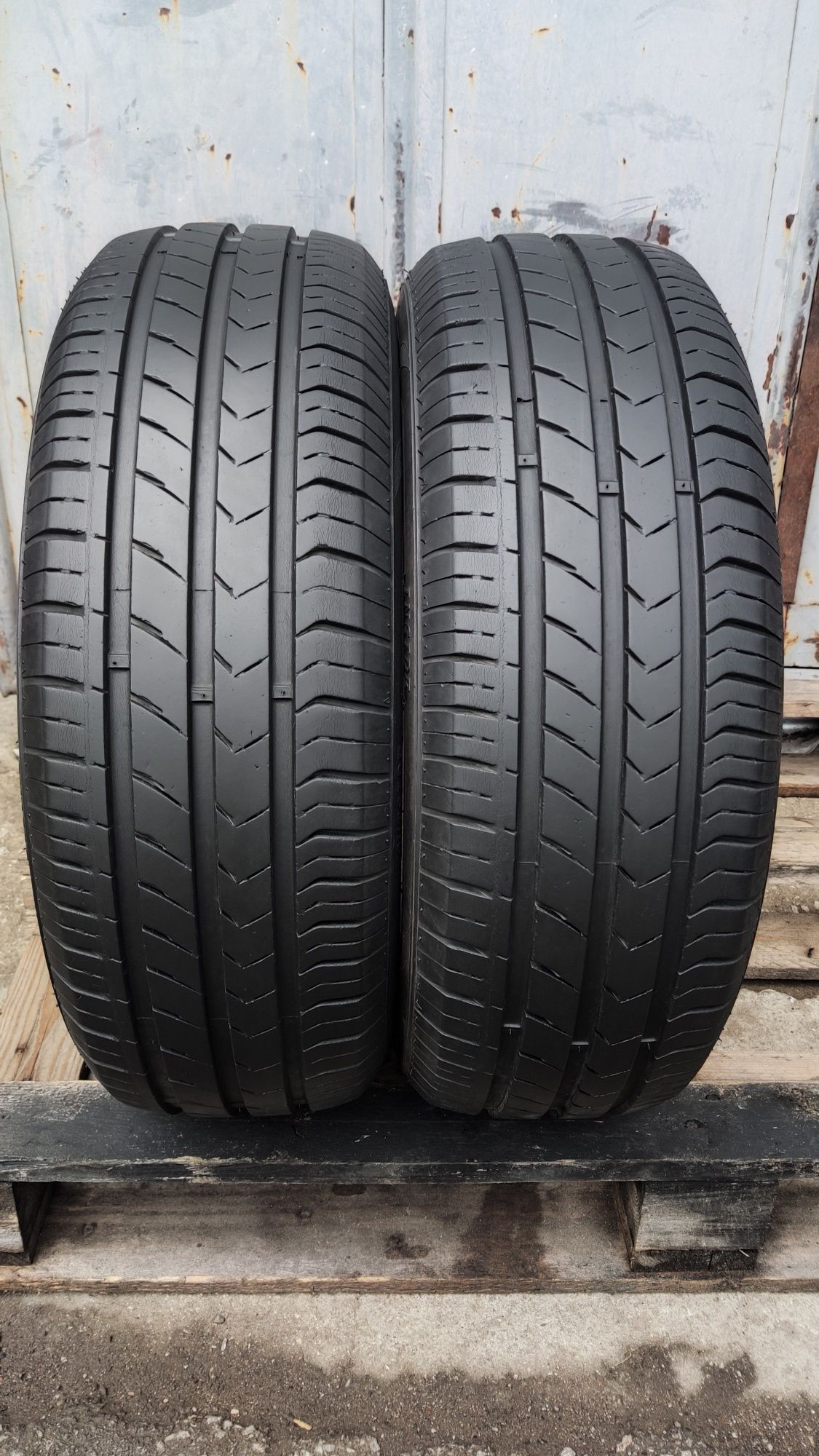 2бр. летни гуми 195/65/15 Superia EcoBlue HP
dot22
6.99мм
Много добро