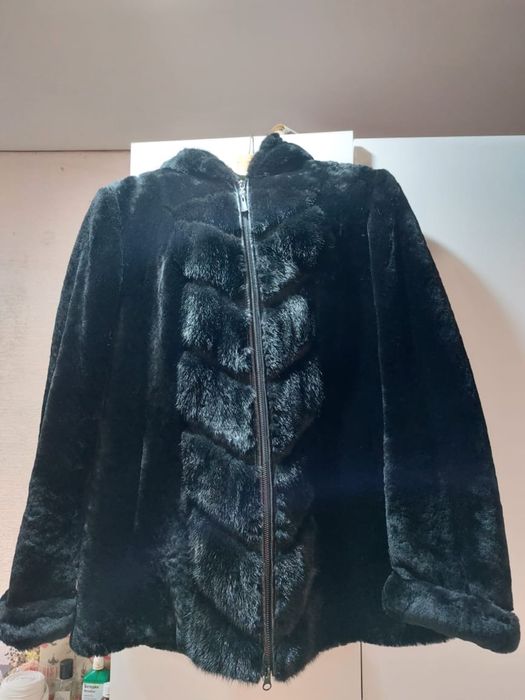 Продам женскую шубу