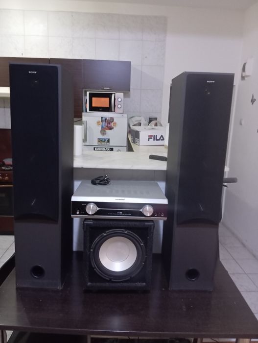 Sistem audio cu subwoofer boxe Sony și statie bluetech plus toate cabl