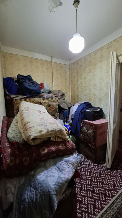 Тезда 6микраёнда 1хона 2этаж квартира сотилади