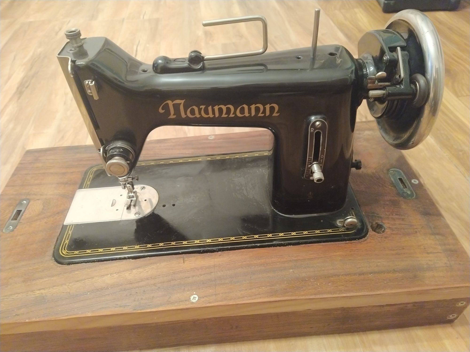 Стара шевна машина Naumann