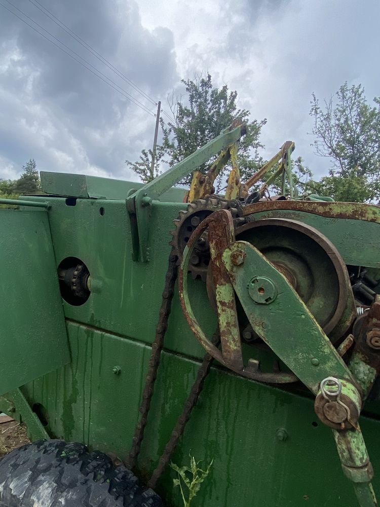 Продавам балопреса John Deere