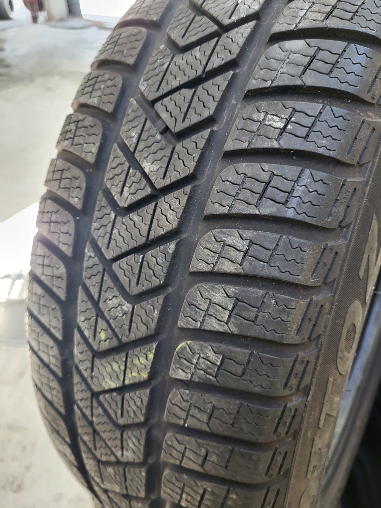 4 бр зимни 225/55/17 Pirelli
