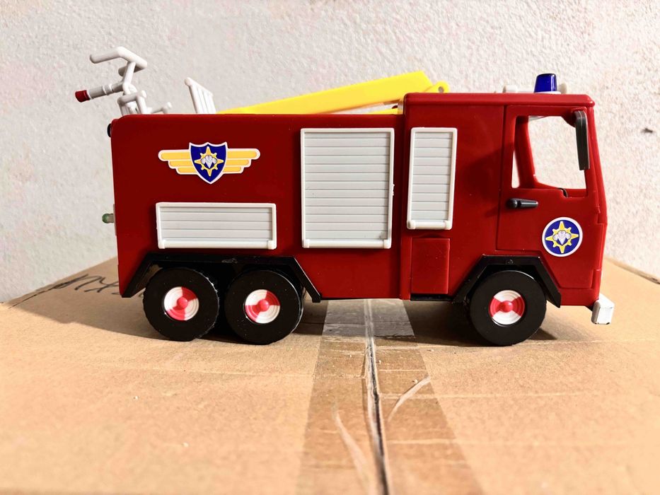 Пожарна кола с  разгъваща се стълба