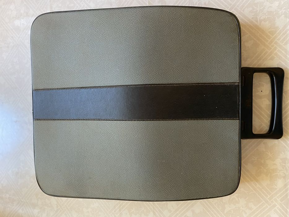Vand maşină de scris Olivetti Lettera 32