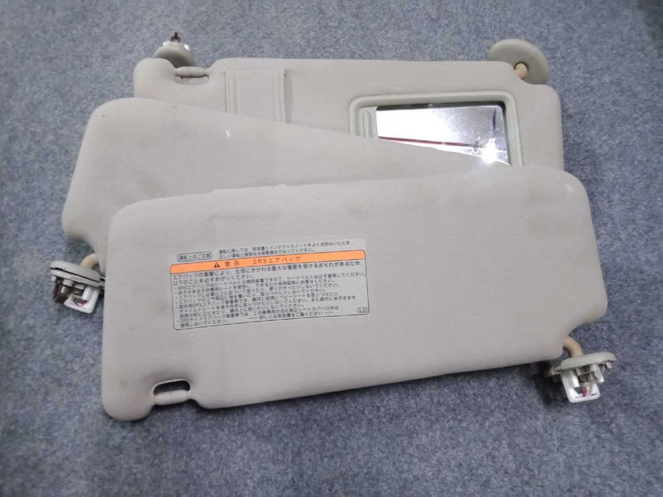 Продам оригинальный правый солнцезащитный козырек от Toyota Camry 40