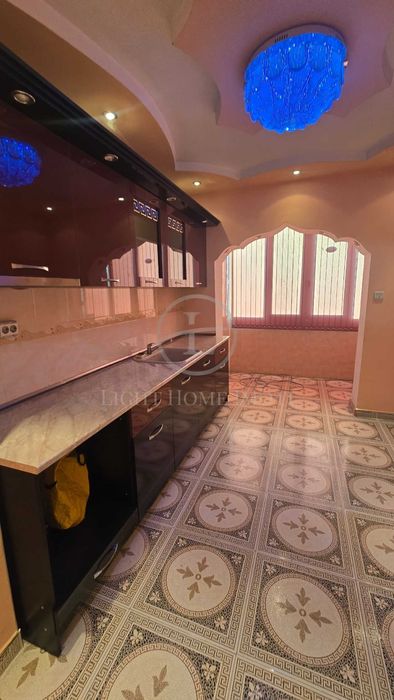 Продава се Двустаен апартамент в Пловдив, Център - 75 кв.м за 1047 €/кв.м - Снимка #4