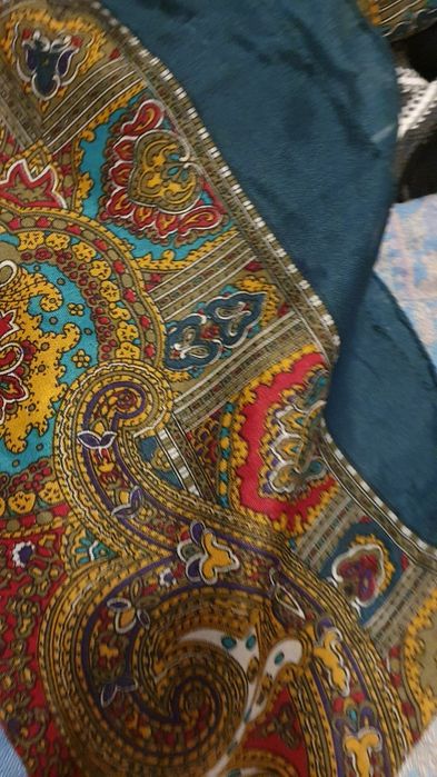 Batic  cu franjuri, esarfe