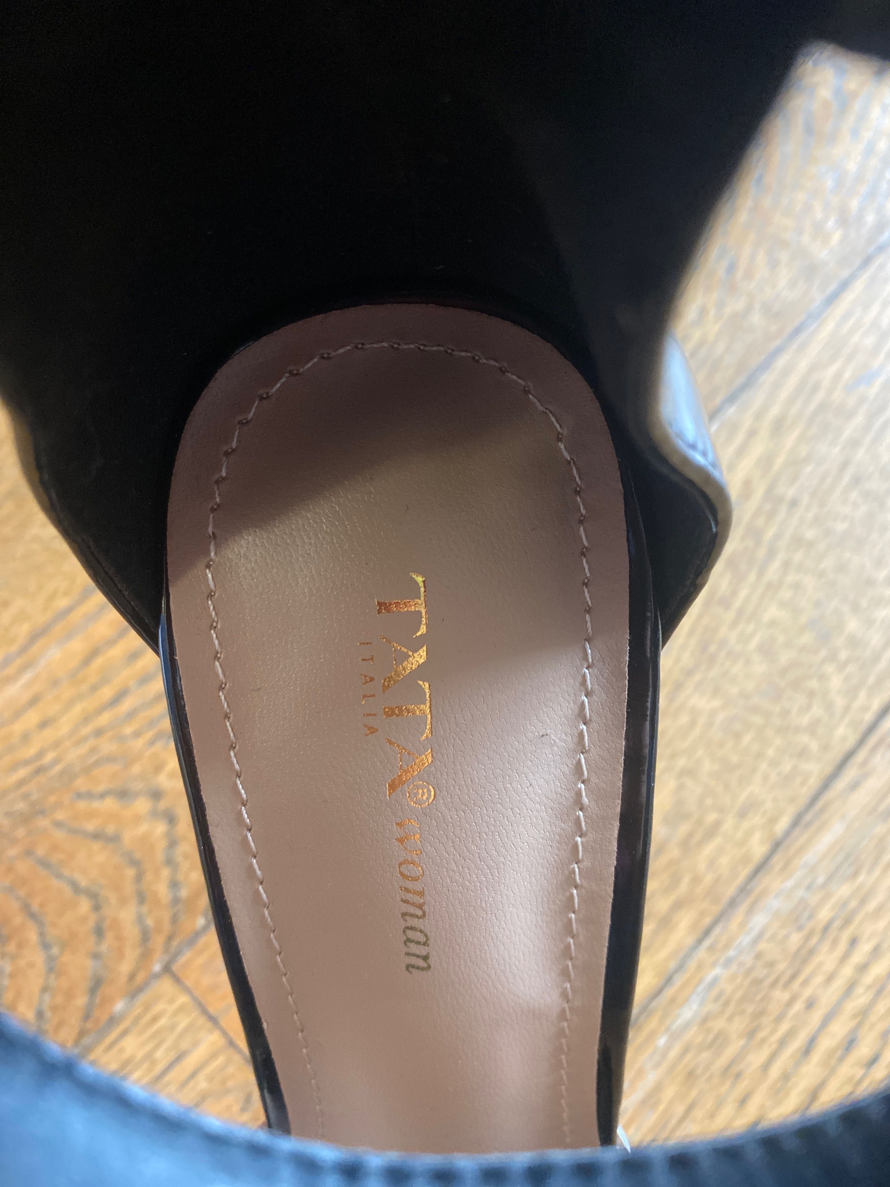 Обувки за повод Tata, нови