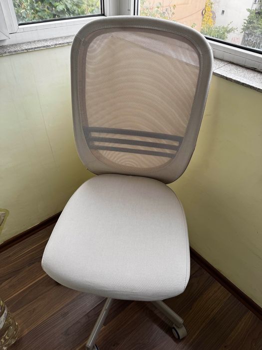 Scaun rotativ IKEA FLINTAN bej – folosit puțin, stare excelentă