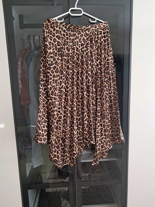 Zara пола солей асиметрична Л животински принт