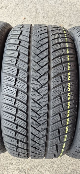 4 anvelope iarna ca si noi Vredestein 275/35/22,dot 2023.Pret/bucata