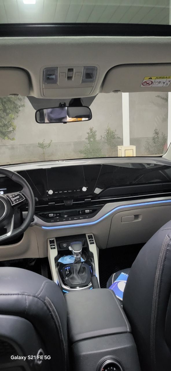 KIA Carens 7D premium full  pozitsiya  
New  model  y