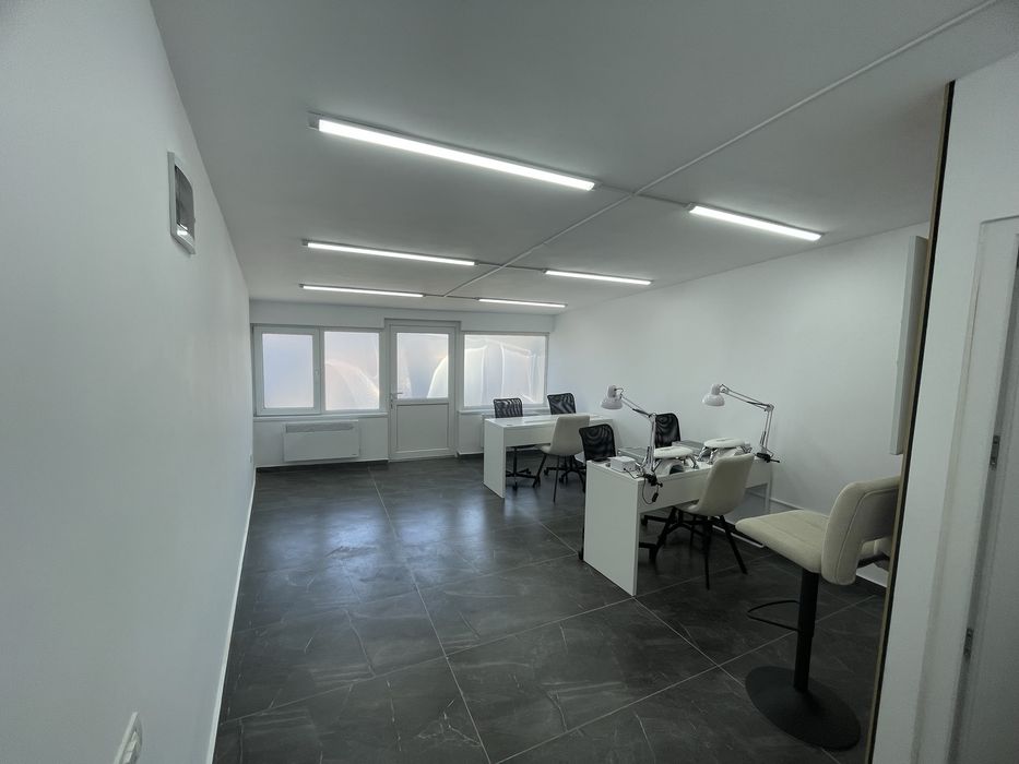 Sală /Spatiu stradal cursuri private  manichiura / nail artist