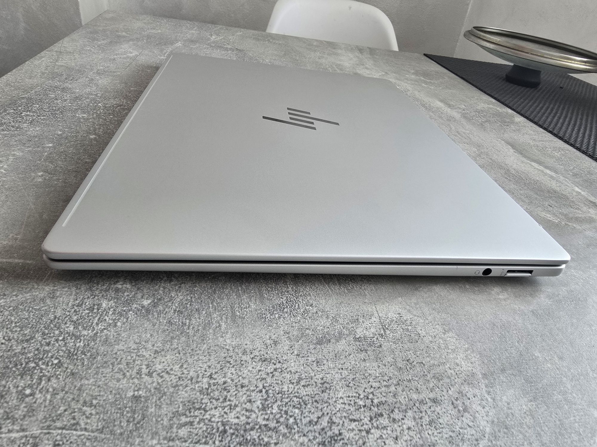 HP Omnibook Snapdragon X, AI, 16 GB RAM,26 часа батерия, 512GB SSD,