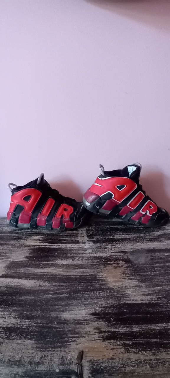 Nike air more uptempo