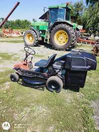 Se vinde tractor de tăiat iarba într-o stare foarte bună