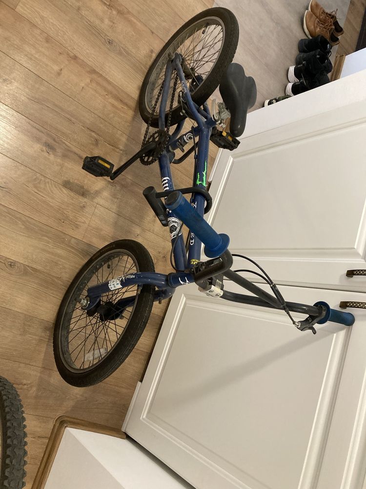 Bicicleta BMX puțin folosită