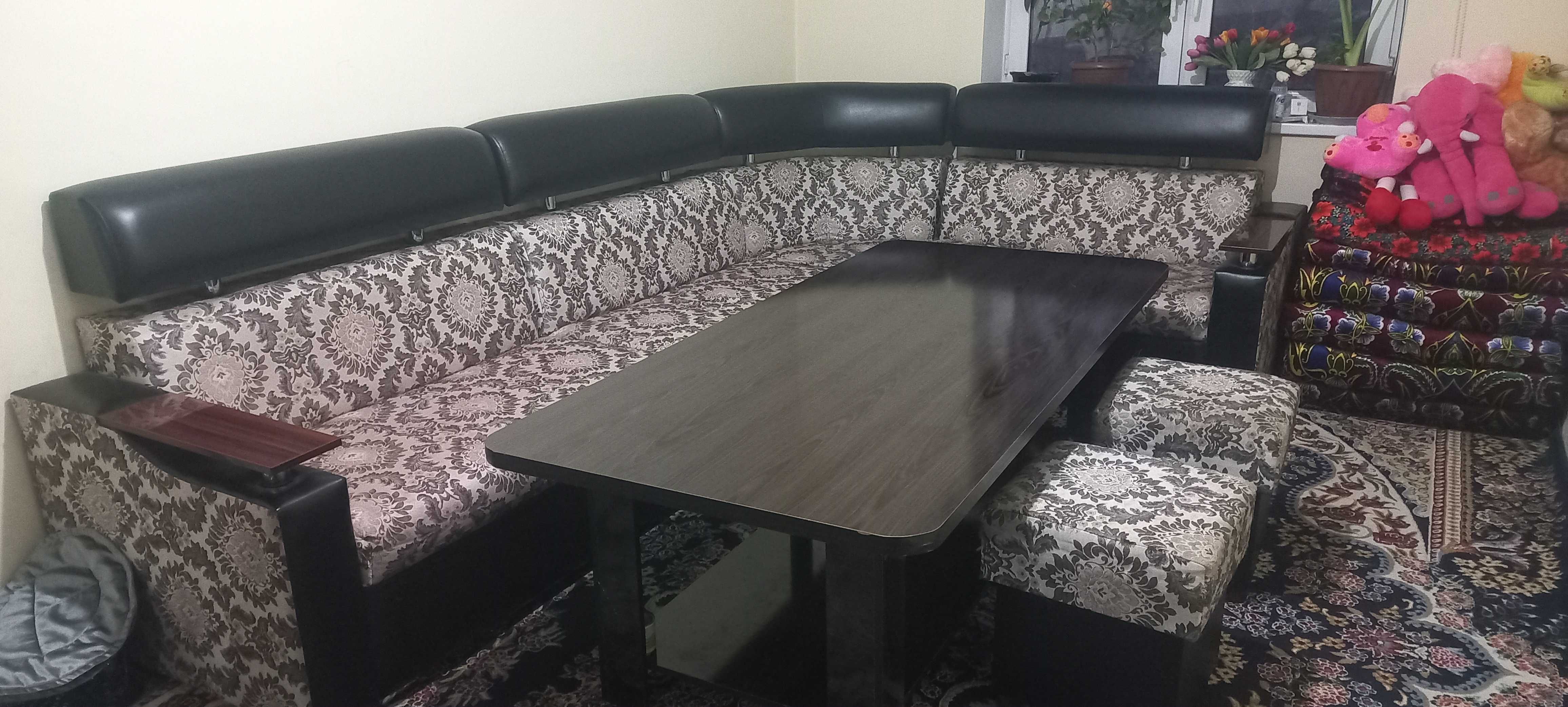 Mebel, divan ugolok