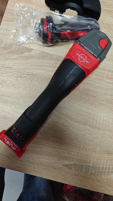 Flex cu rapid stop și cu variator de turatie de 125 model destinat pie