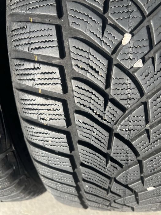 2 бр. зимни гуми 235/50/17 GoodYear 7 mm DOT 0219