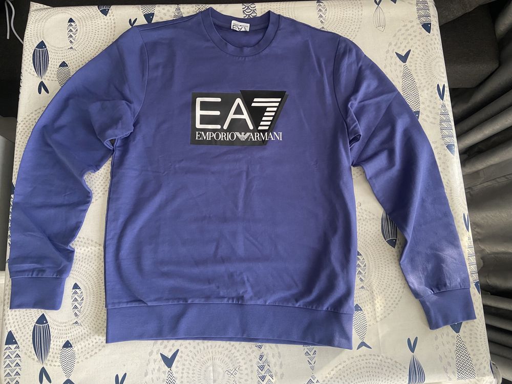 Екип на Emporio Armani