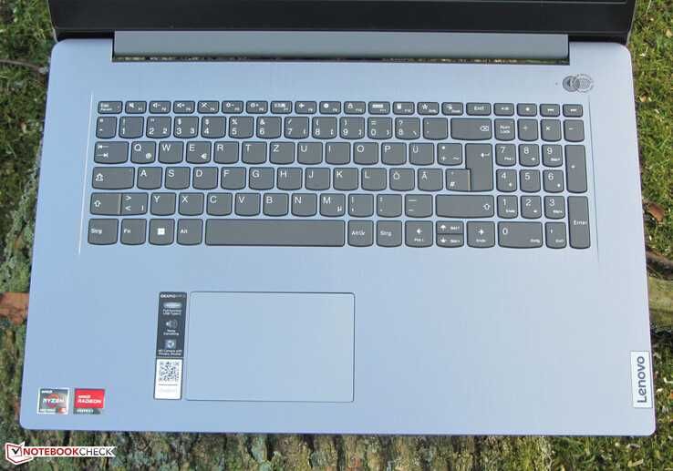 Ultrabook Lenovo IdeaPad3 Ryzen Edition 17Inch! R5 5500/12GB/256SSD