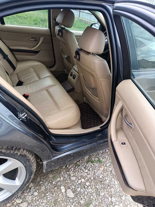 Vând BMW. 318i Motorizare:2.0 benzina.