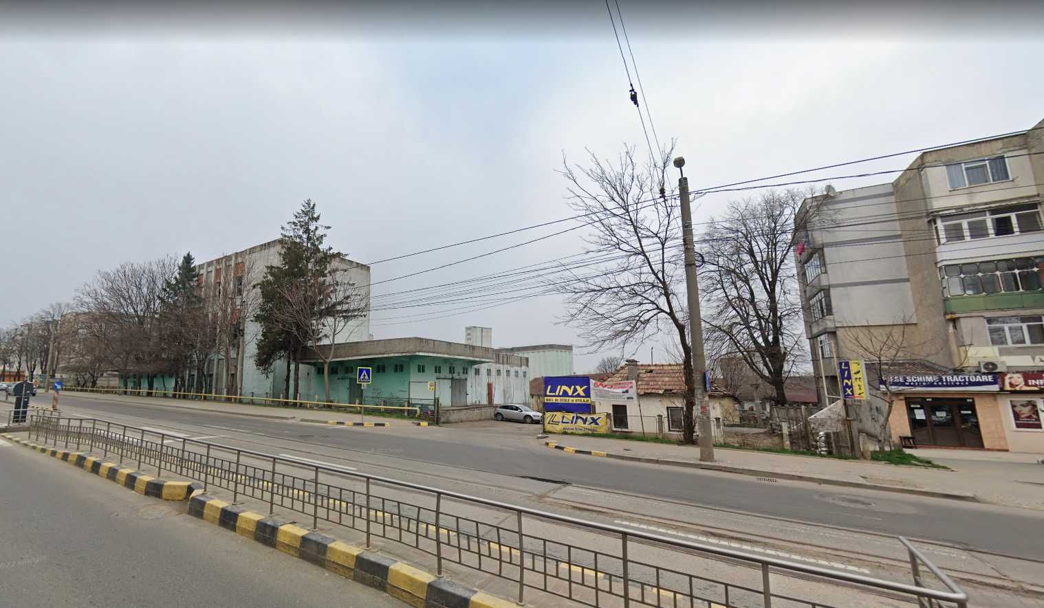 Vand cladire cu etaj si teren 8000m² Calea Nationala Botosani