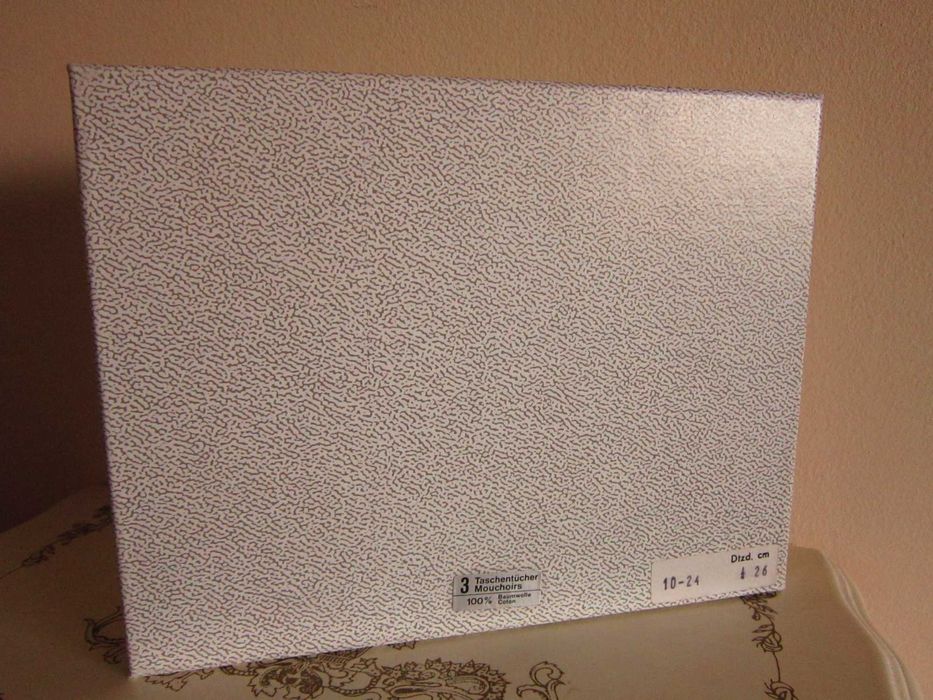 cadou rar Set vintage batiste bumbac brodate handmade Germany 1980