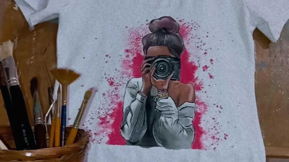 Ръчно рисувани дрехи и обувки – персонализиран дизайн по поръчка