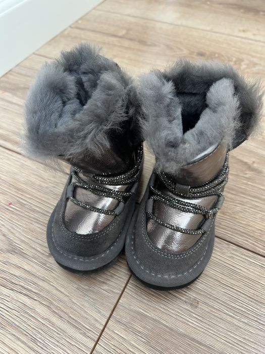 Продам зимнюю обувь для девочек