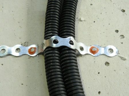Bandă zincată și perforată 1m/bucată,lățime 12mm,grosime 0,5mm/5mm