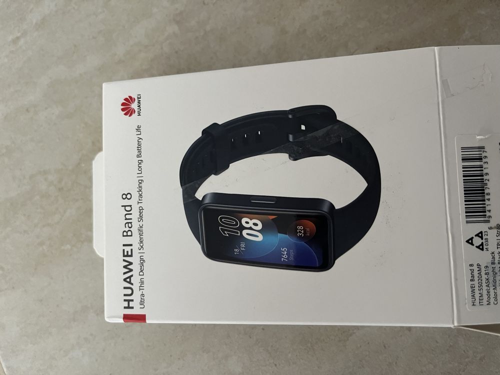 Смарт часовник HUAWEI BAND 8 чисто нов