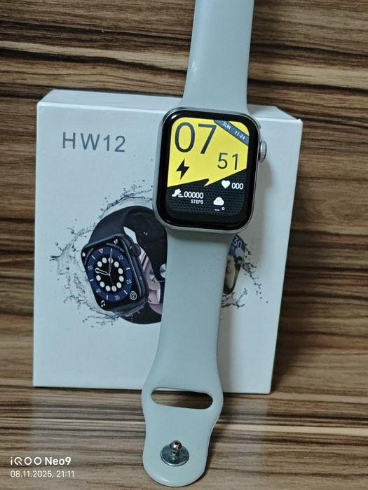 Продам Smart Watch HW12