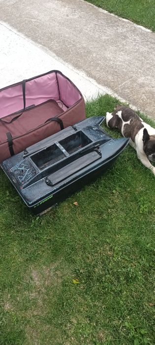 Лодка за захранка Туше