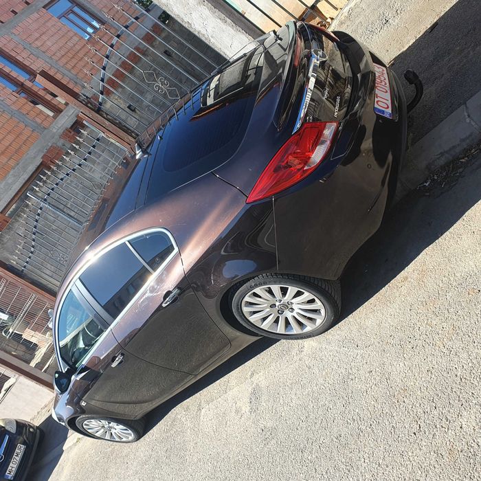 Vând Opel Insignia