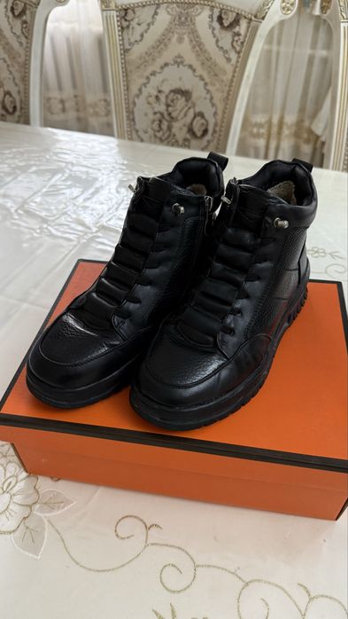 Зимние ботинки  (экокожа) в отличном состоянии, 38 размер.