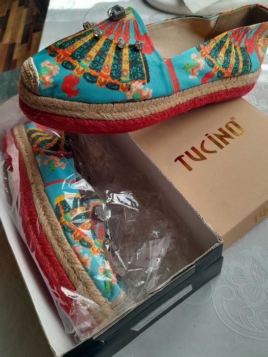 Женская обувь, детская одежда.