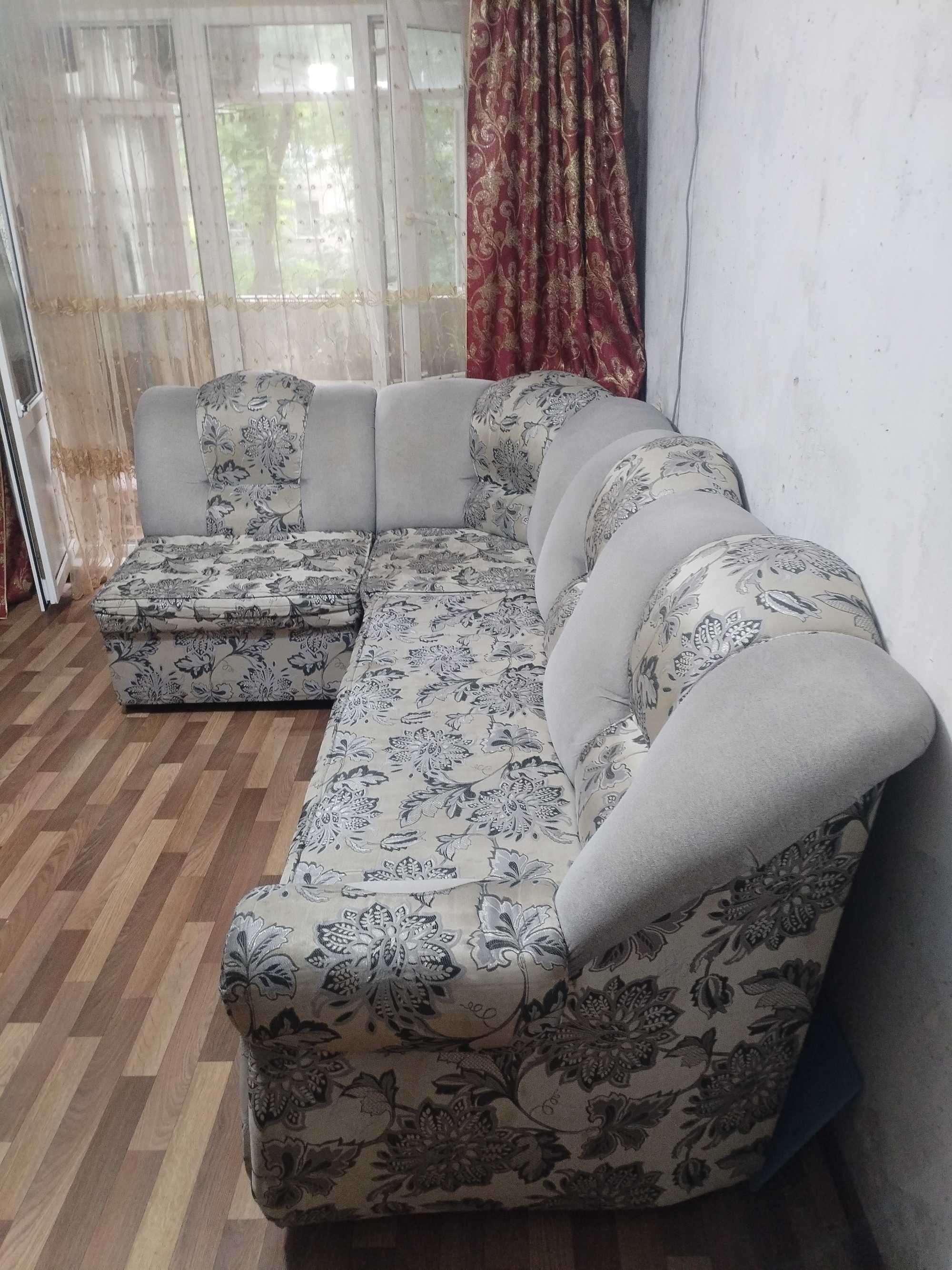 Диван двухспальный