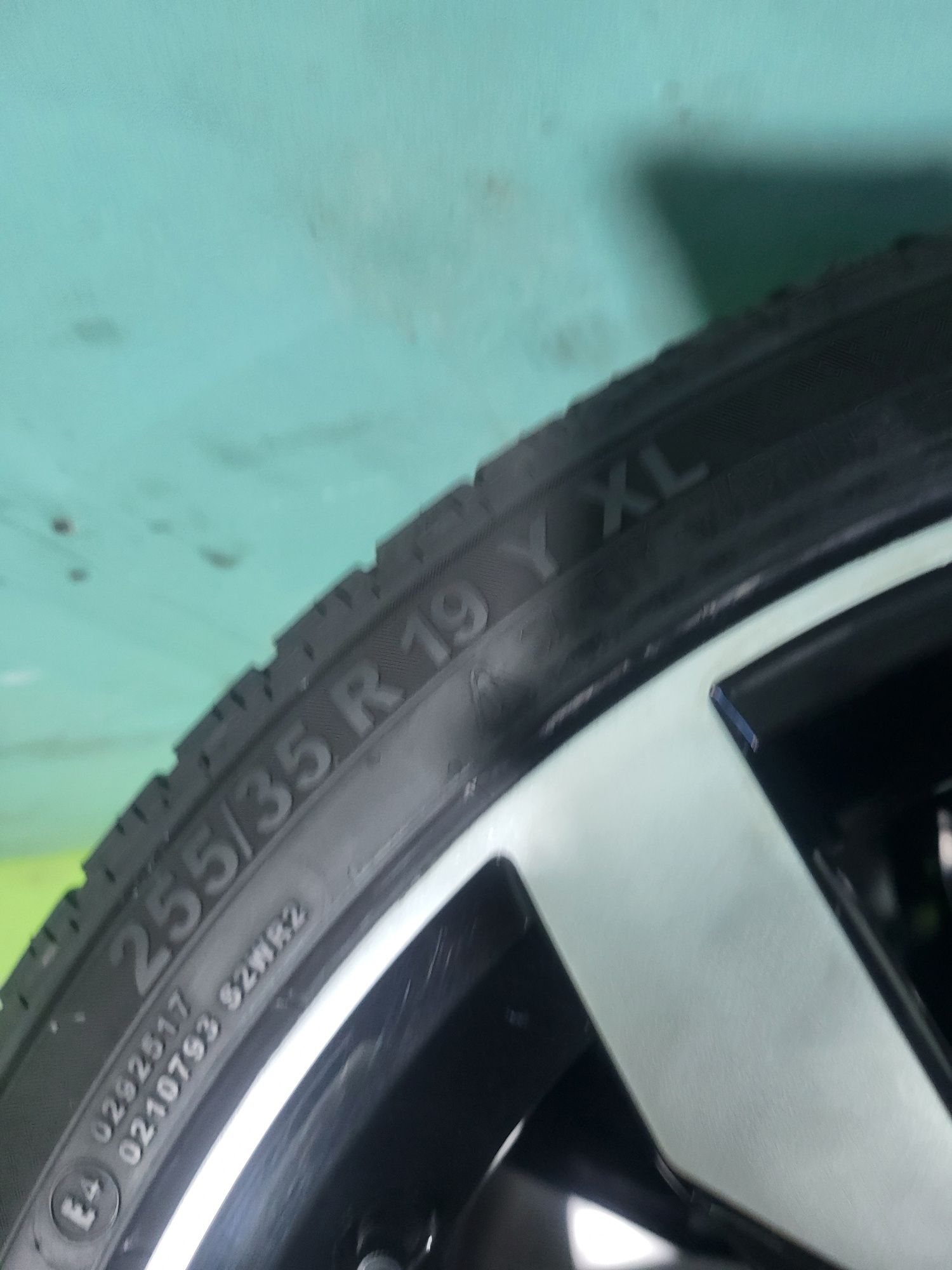 4 бр летни 255/35/19 Semperit