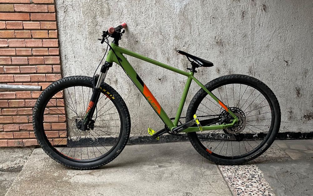 Bicicleta Cube analog hardtail