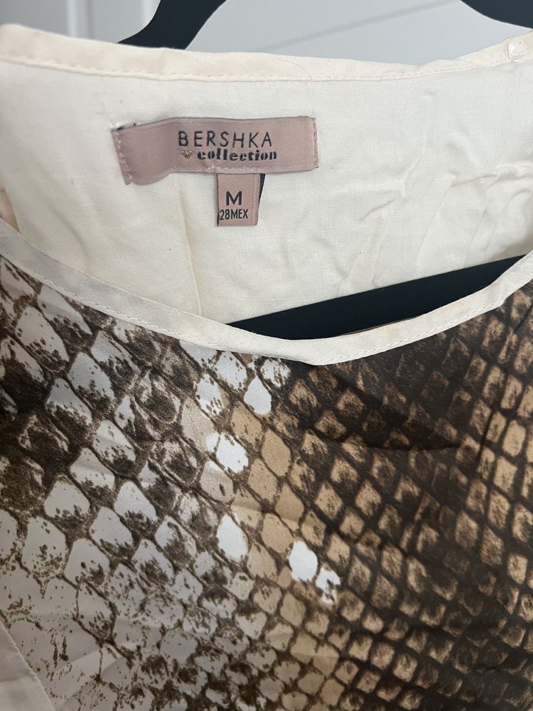 Vând bluză Bershka