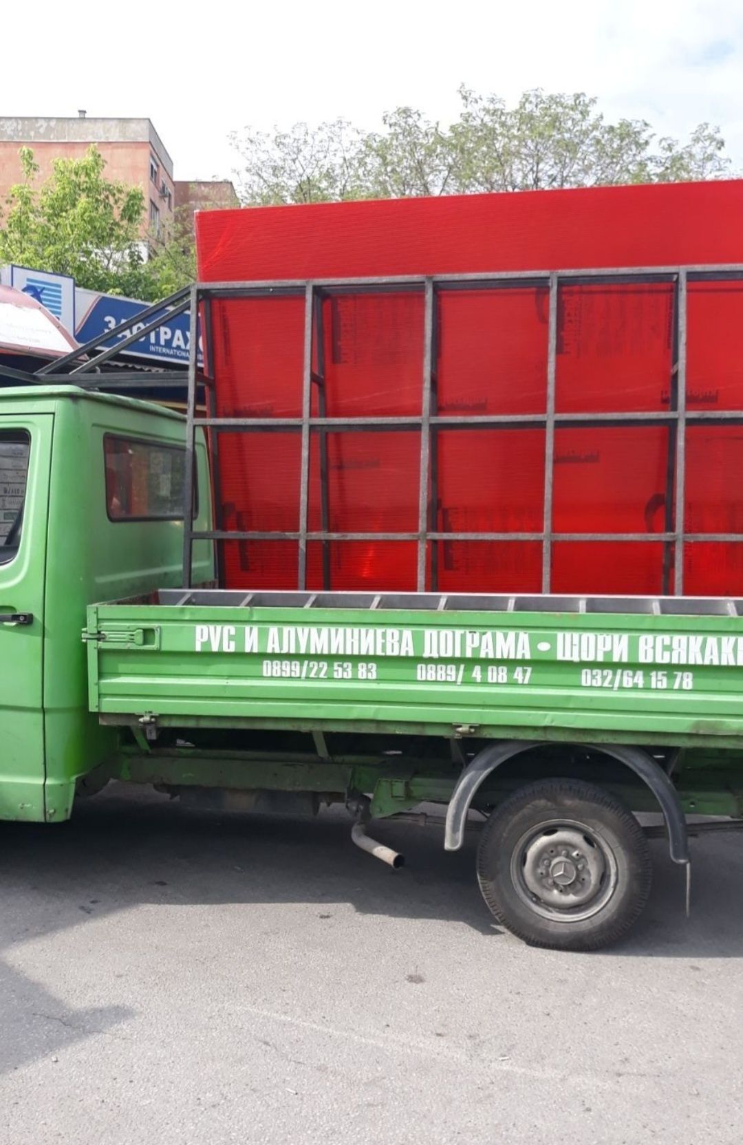 Бус за транспортни услуги,превози,стъкла дограма прозорци профили