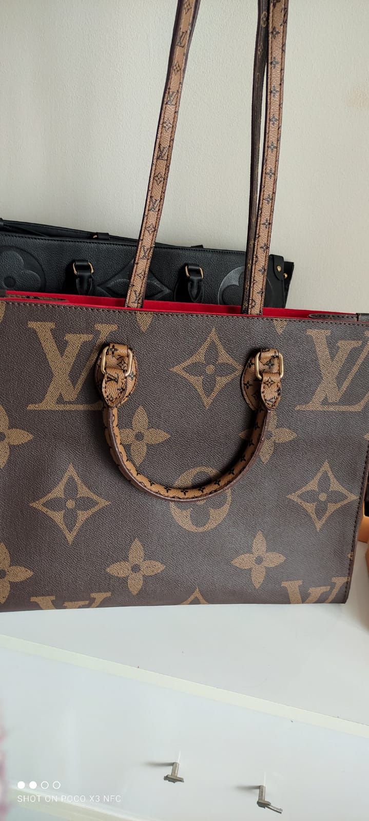 Louis Vuitton, Gucci дамски чанти от естествена кожа