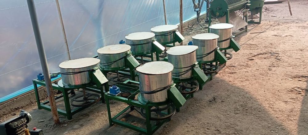 Bodomga pardoz berish aparati