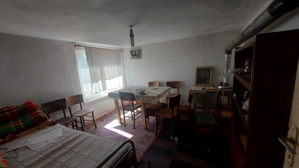 Къща с просторен двор, разположена в кв.Болярово,гр.Хасково