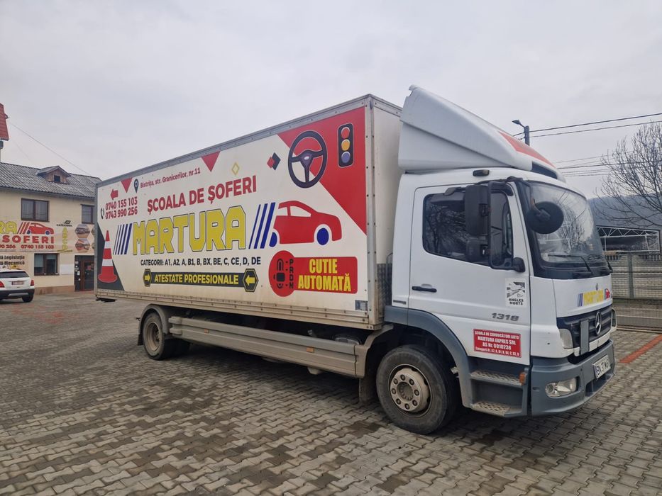 Vand camion Atego Școala de șoferi