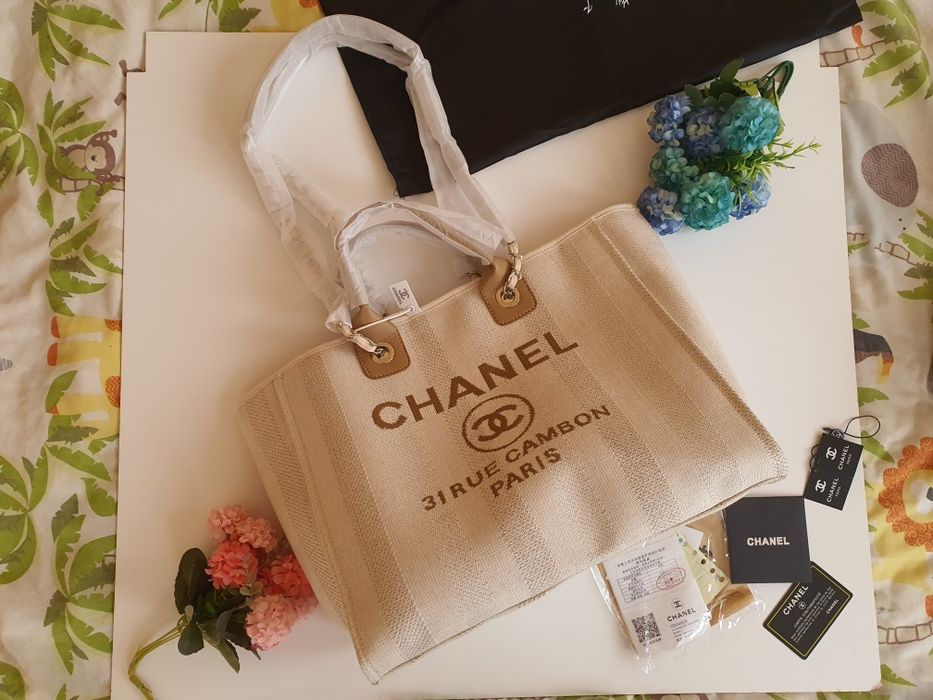 Chanel tote bag beige